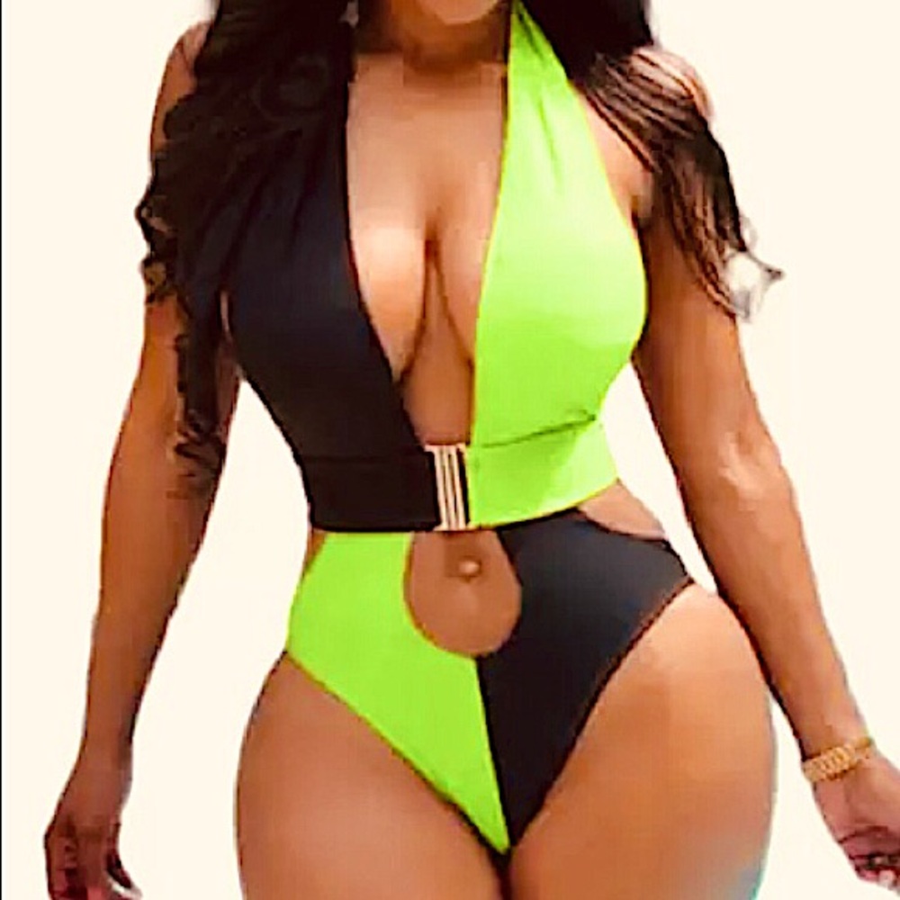 CAPTIVATING & Playful Swimsuit 🔥